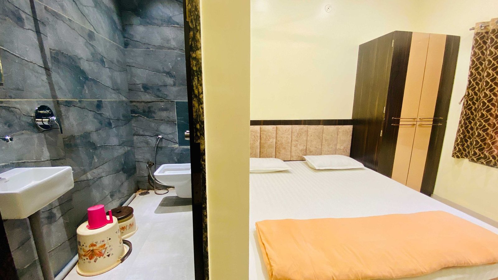 Deluxe Double Bed Room private bathroom