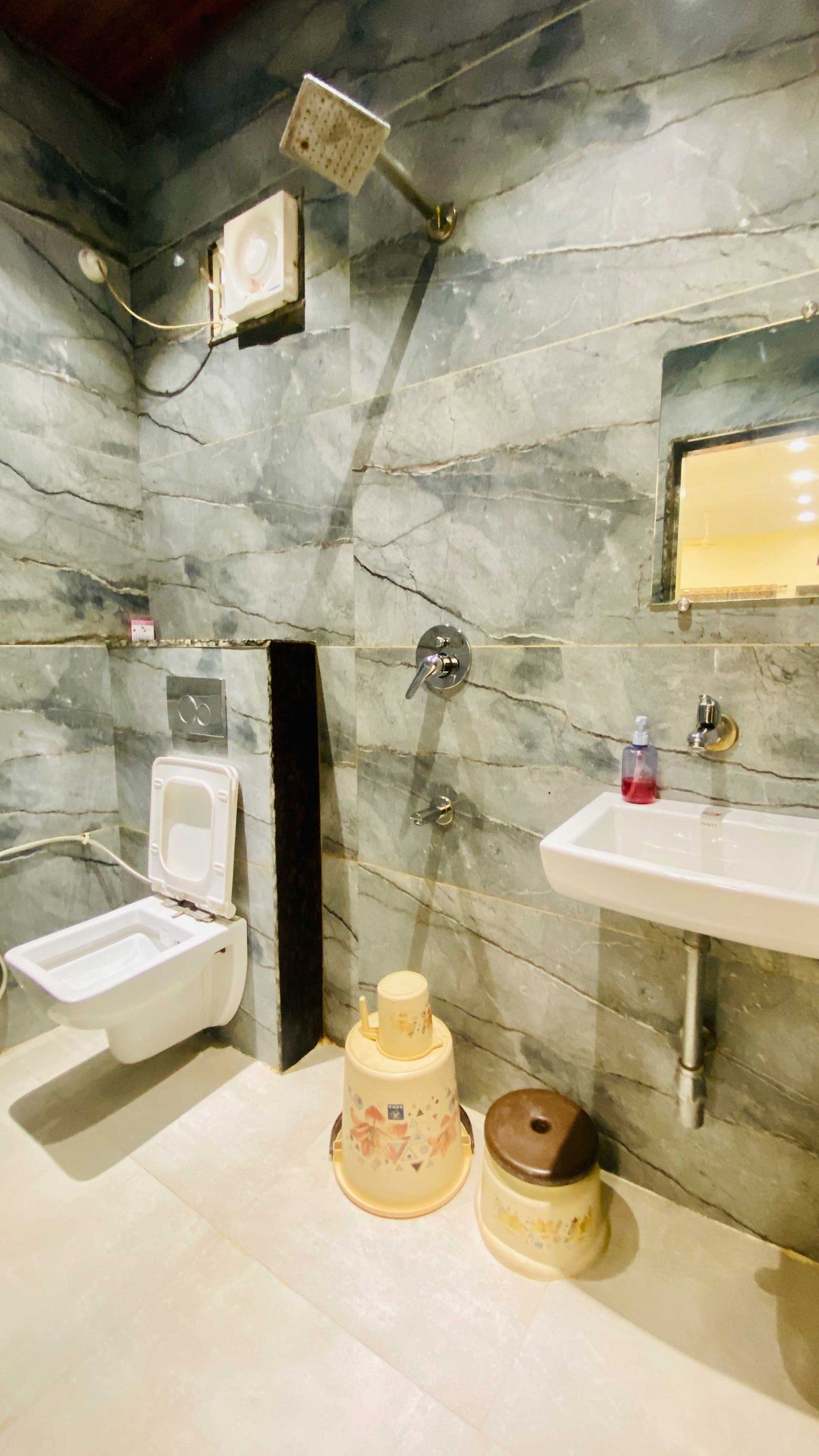 Deluxe Four Bed Room private bathroom