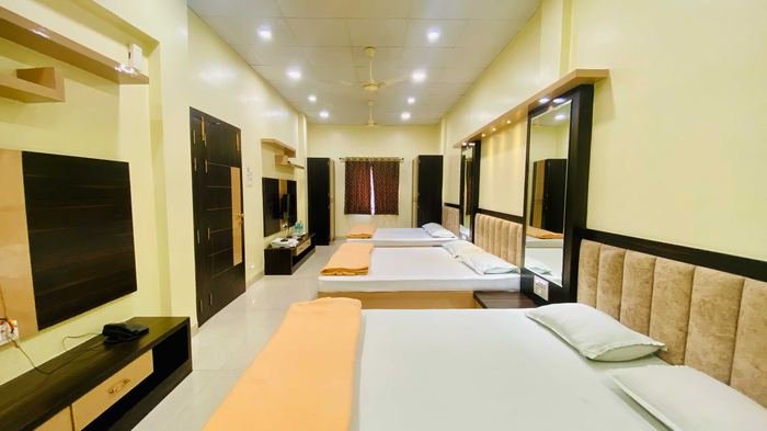 Deluxe six bed room, second view