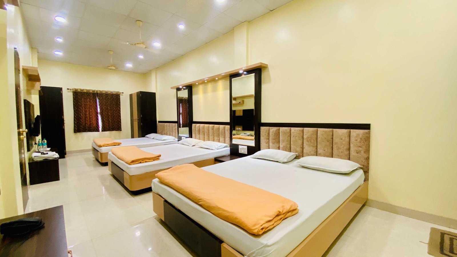 Deluxe Six Bed Room at Hotel Panchavati Palace, view 3