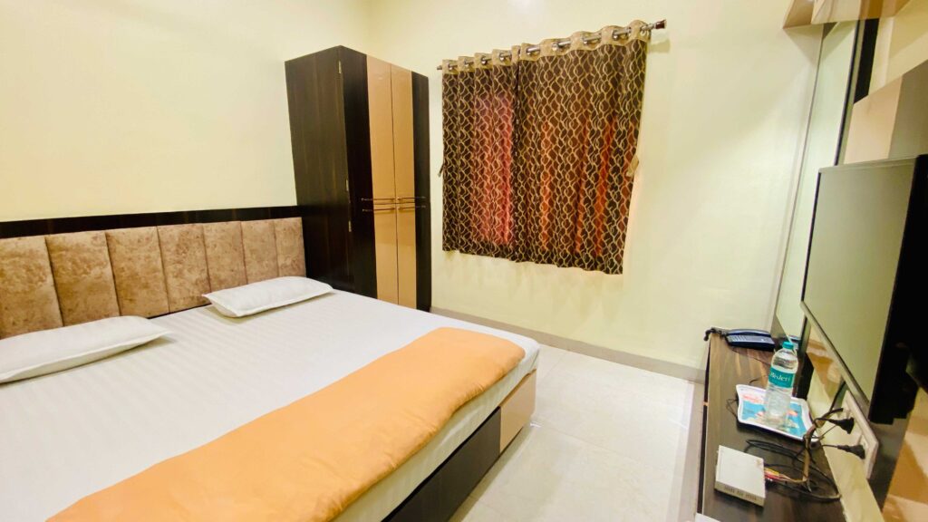 Double Bed Room (2)